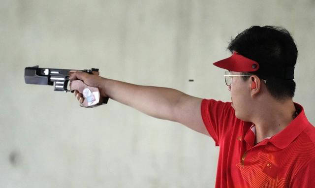以色列射击选手在手枪赛中取得银牌
