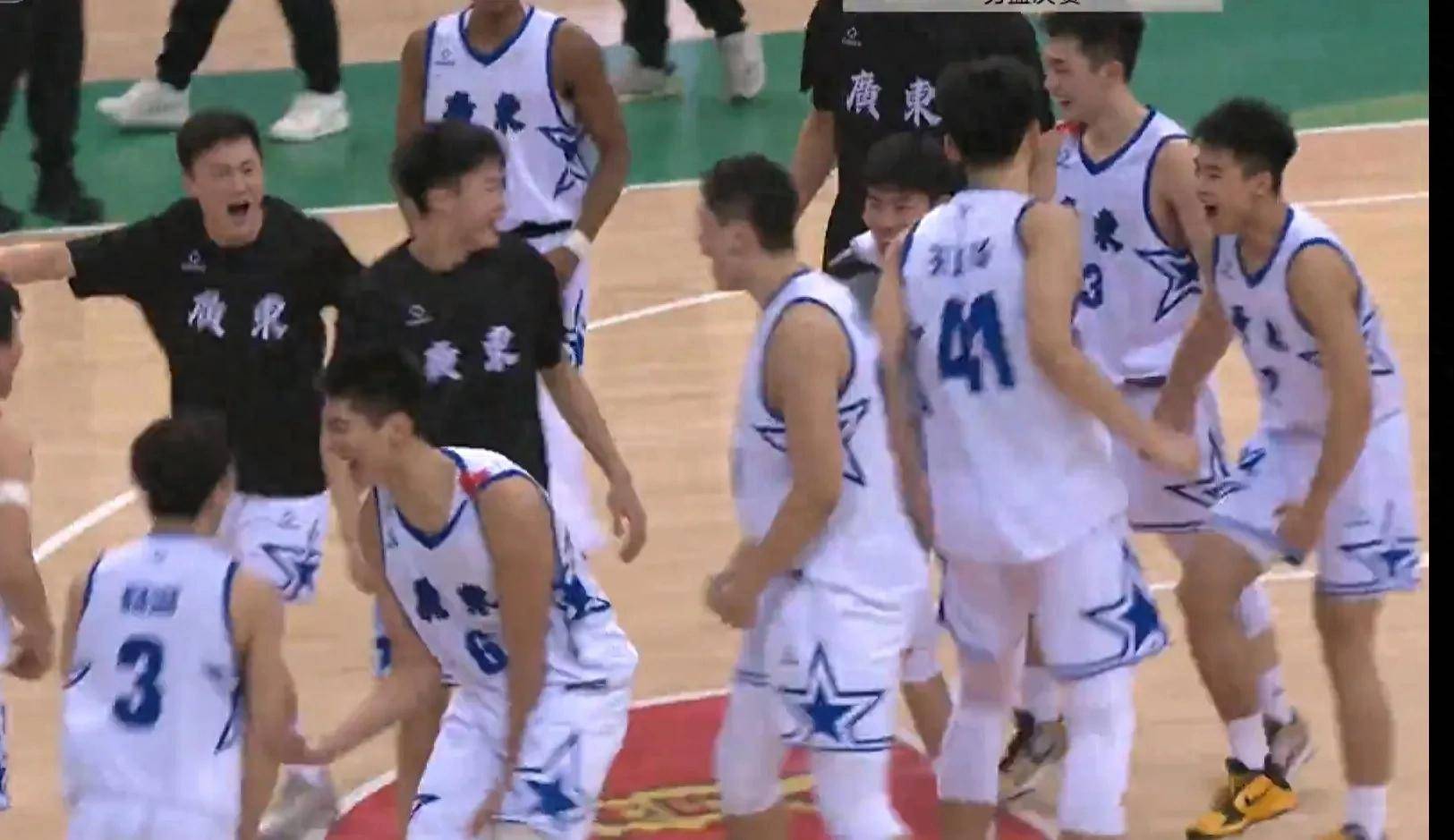 篮球赛事精彩继续，领袖球队实力崛起冲击冠军